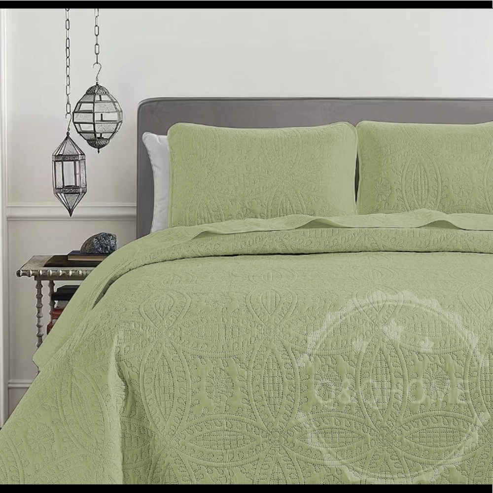 3 pieces brand new quilt set